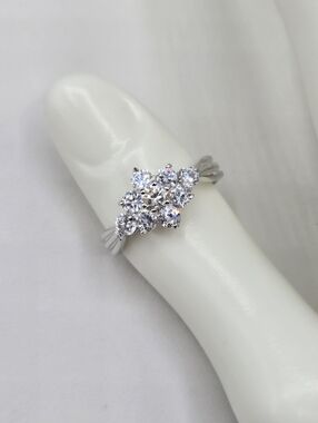 Swarovski Crystal Elements Silver Floral Ring Size 8.5 Clear Flower Bridal Prom